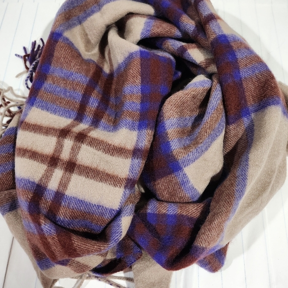 Nano Universe 💯 Cashmere  20 by 75 inches - Picture 10 of 10